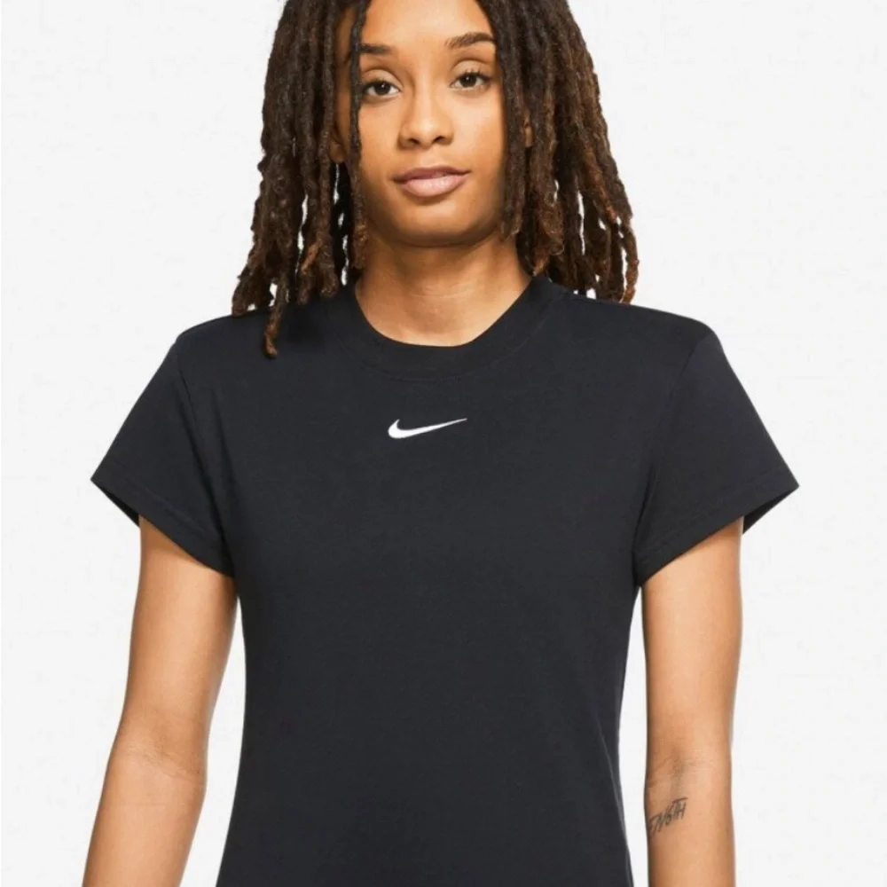 Nike Black T-Shirt with White Logo - Picture 2 of 5